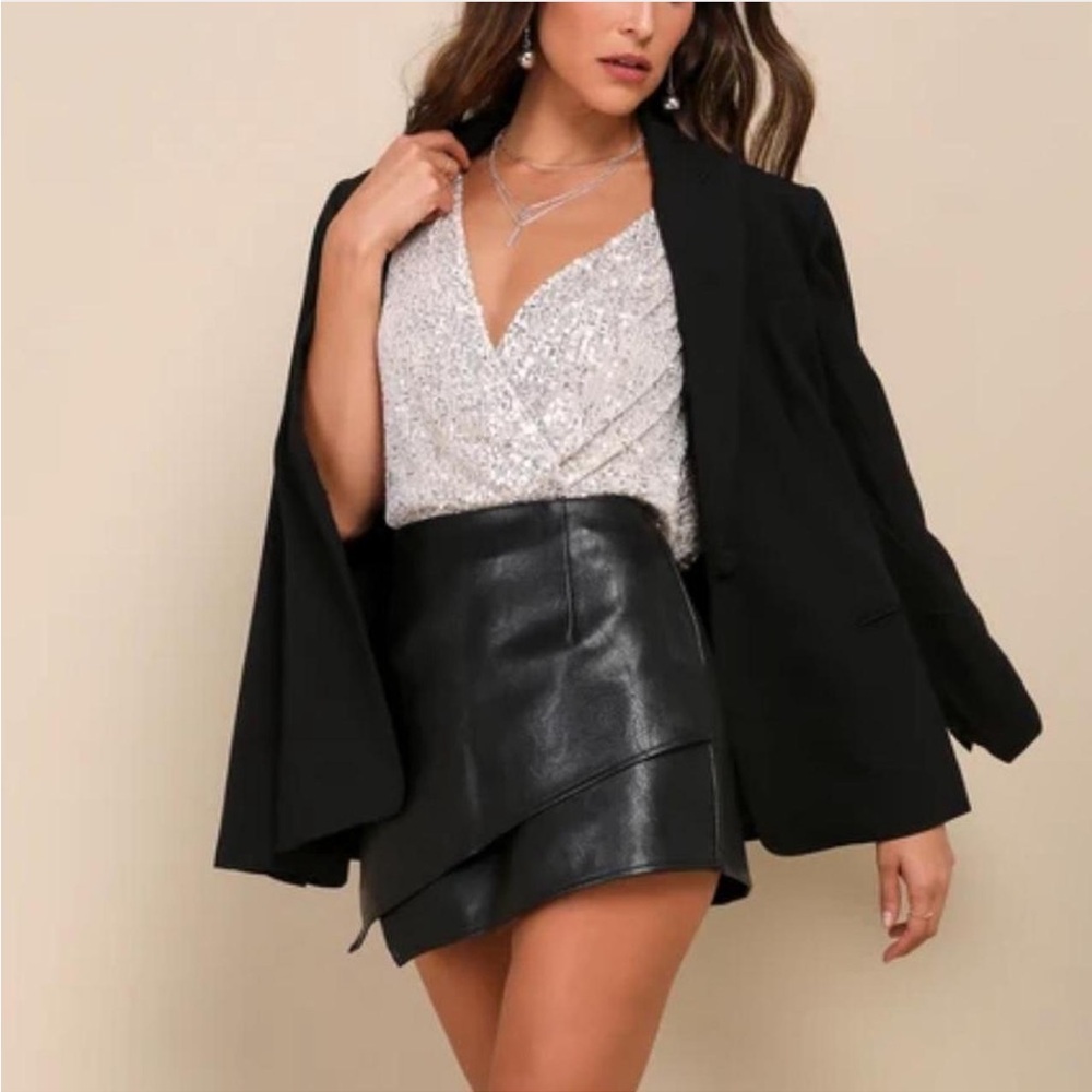 Lulus Vegan Leather Wrap Skort – Size Small – NWT – Black - Picture 4 of 7